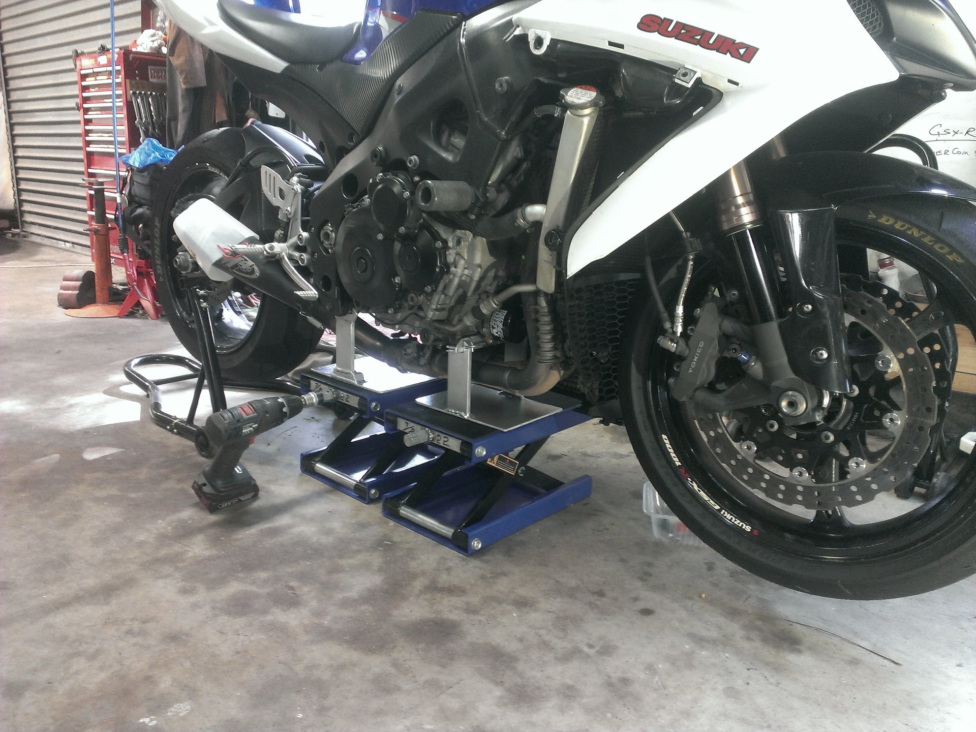 Suzuki GSXR 1000 K5 K6 Rear swingarm brake line holding bracket 2005 to 2006 Suzuki GSXR 1000 K5 K6 Rear swingarm brake line holding bracket 2005 to 2006